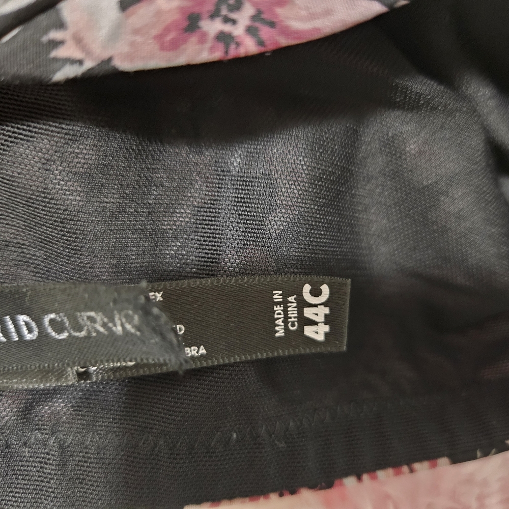 Torrid Underwire Bra 44C Flaw!  See pics and description!! - Picture 3 of 6